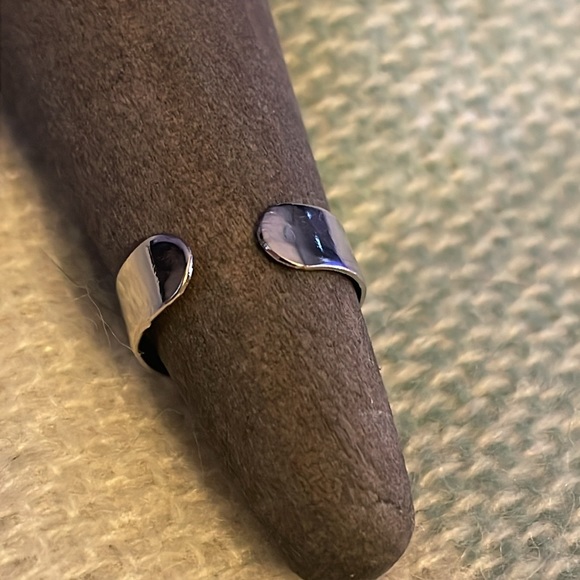 Double Heart NWOT Silver Tone Toe Ring - Picture 2 of 2